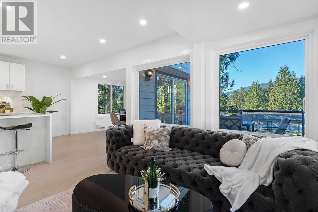 4563 Cedarcrest Avenue, North Vancouver, British Columbia  V7R 3R2 - Photo 7 - R2827721