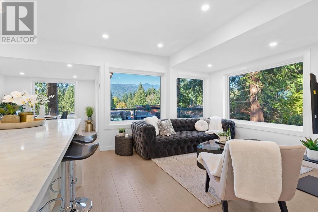 4563 Cedarcrest Avenue, North Vancouver, British Columbia  V7R 3R2 - Photo 5 - R2827721