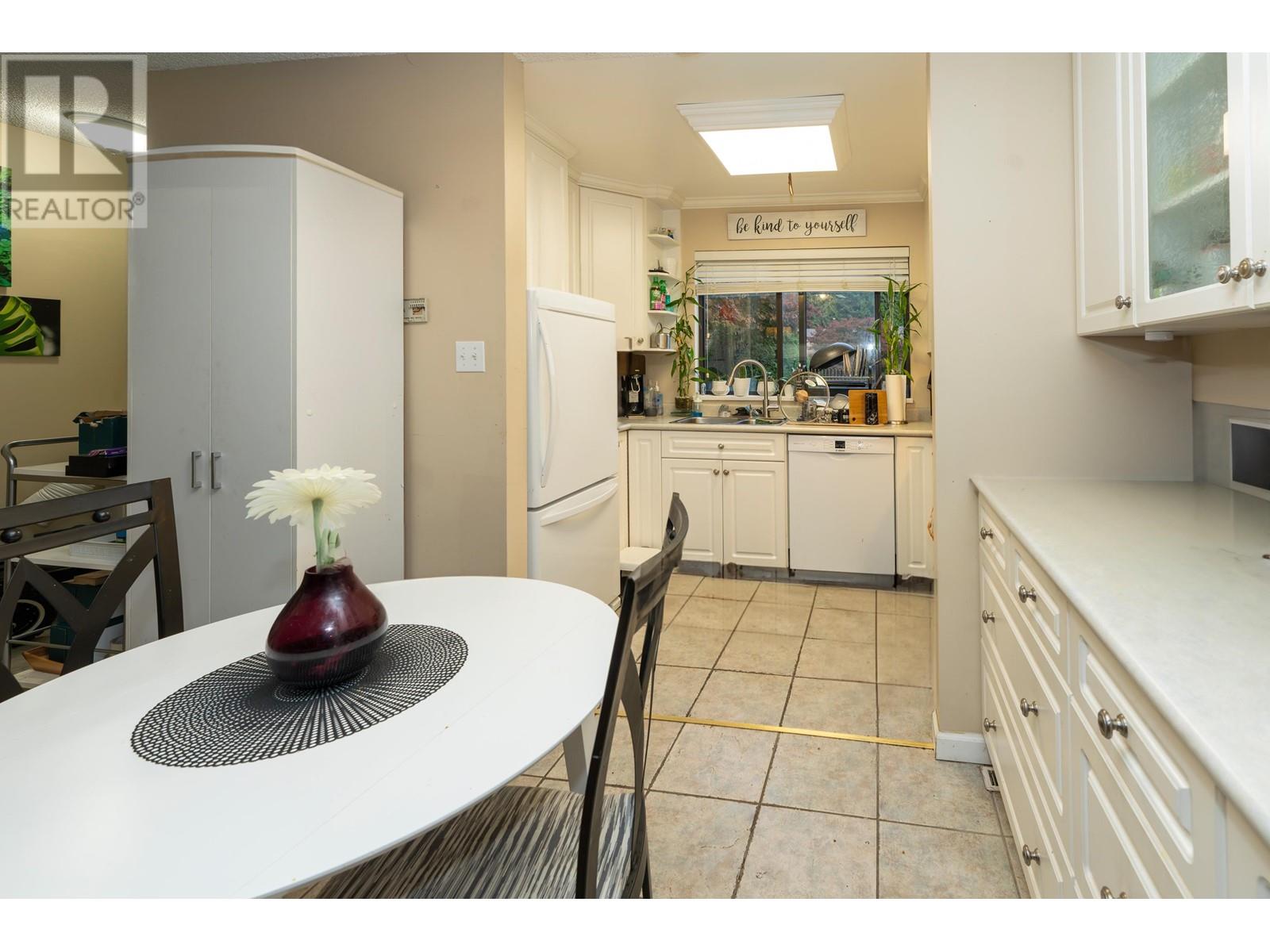 105 511 Gatensbury Street, Coquitlam, British Columbia  V3J 5E7 - Photo 2 - R2827063