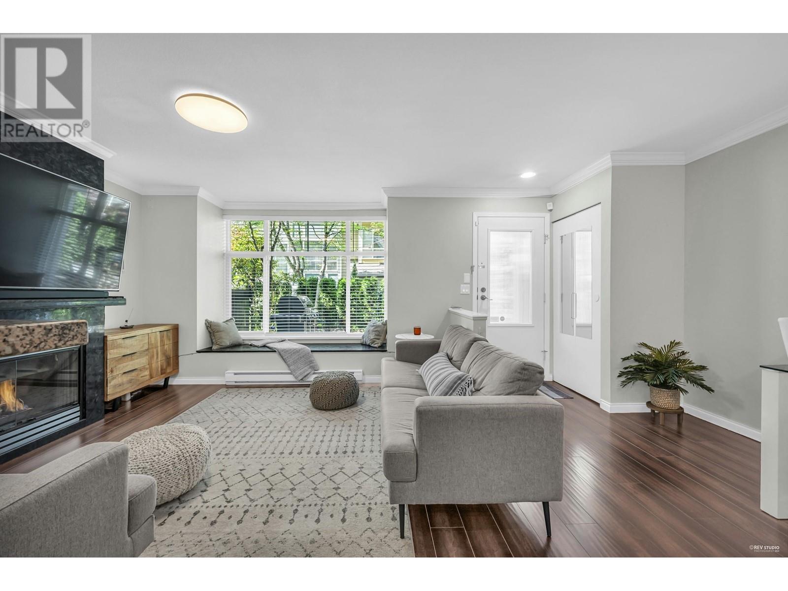 7412 Magnolia Terrace, Burnaby, British Columbia  V5E 4L1 - Photo 2 - R2829582