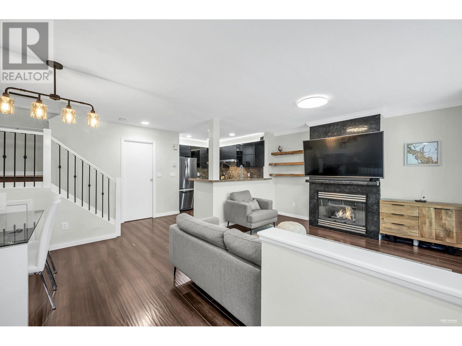 7412 Magnolia Terrace, Burnaby, British Columbia  V5E 4L1 - Photo 3 - R2829582