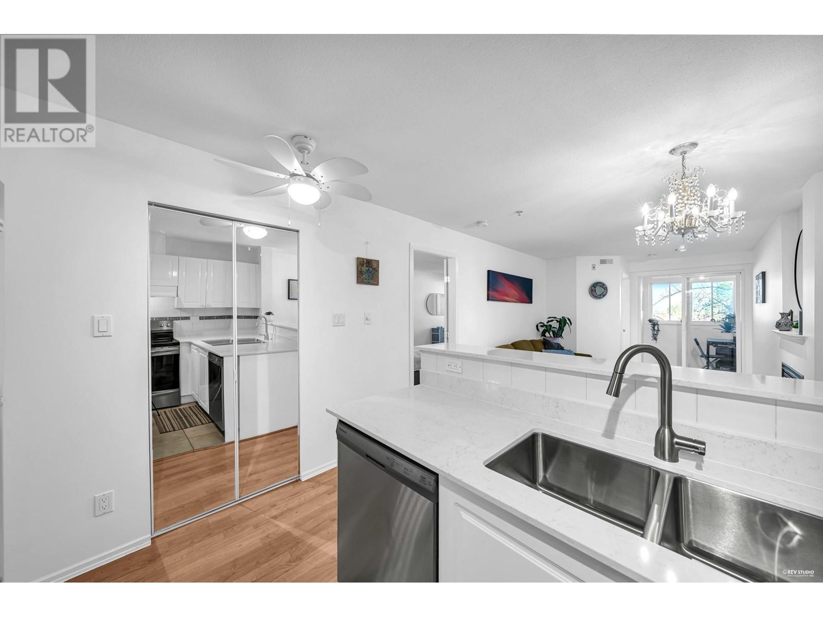 307 868 KINGSWAY, vancouver, British Columbia