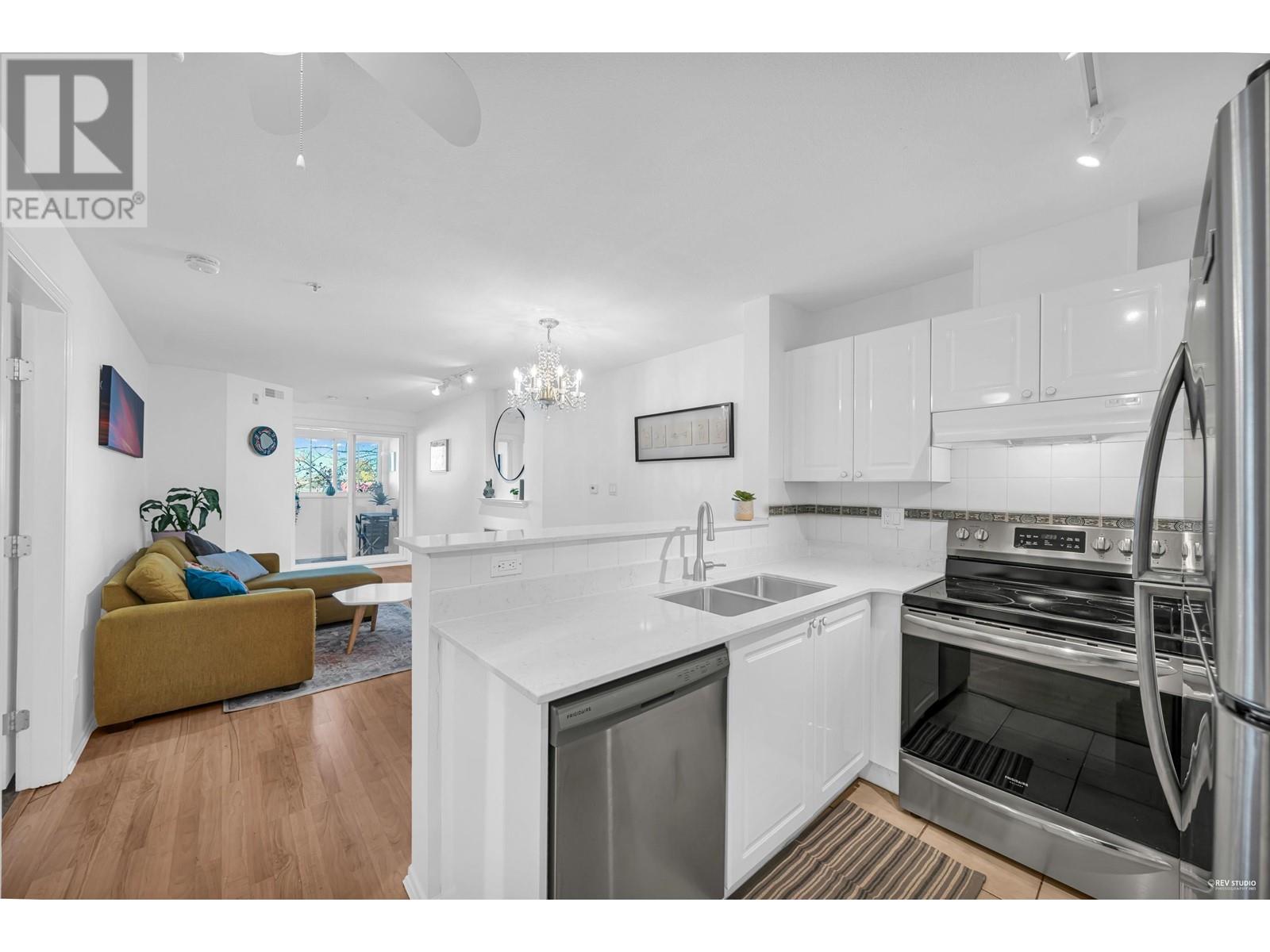 307 868 Kingsway, Vancouver, British Columbia  V5V 3C3 - Photo 3 - R2829644