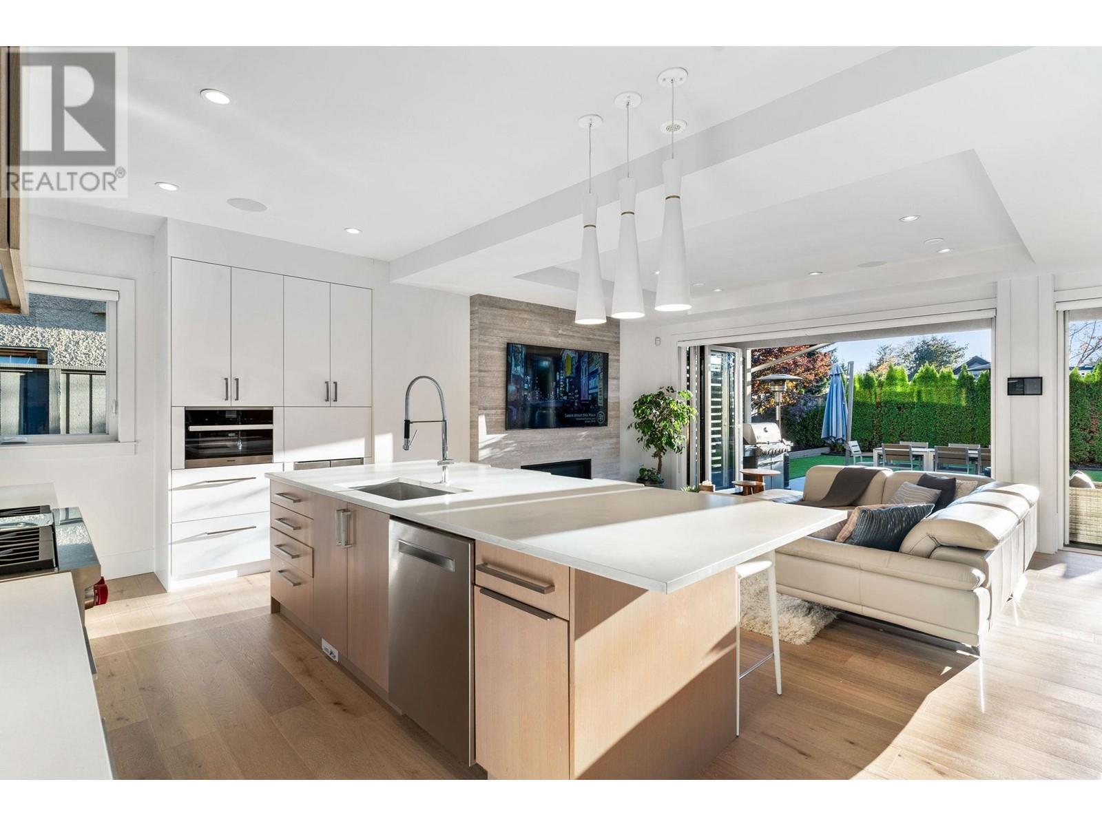 2825 Edgemont Boulevard, North Vancouver, British Columbia  V7R 2N3 - Photo 13 - R2829653