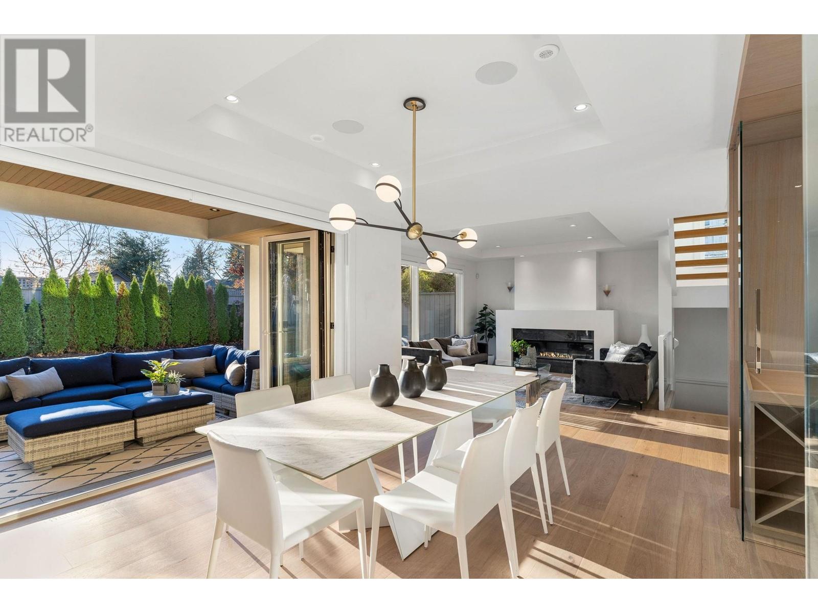 2825 Edgemont Boulevard, North Vancouver, British Columbia  V7R 2N3 - Photo 3 - R2829653