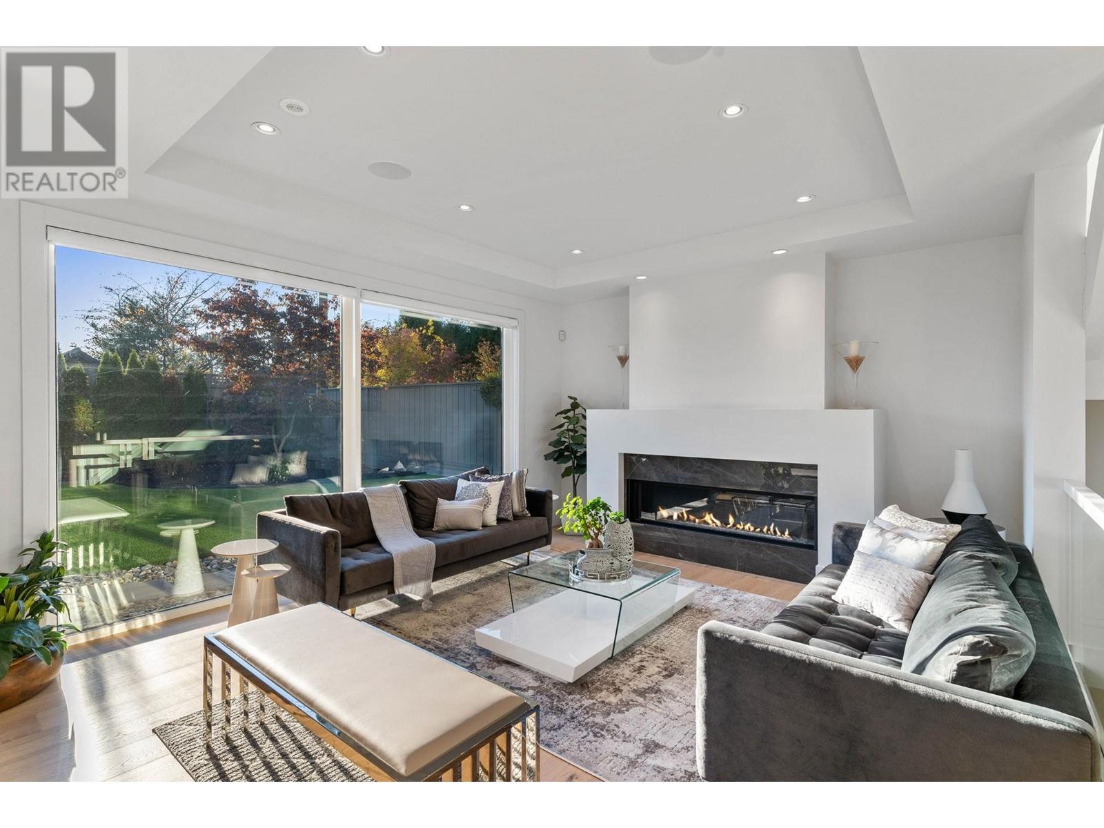 2825 Edgemont Boulevard, North Vancouver, British Columbia  V7R 2N3 - Photo 4 - R2829653