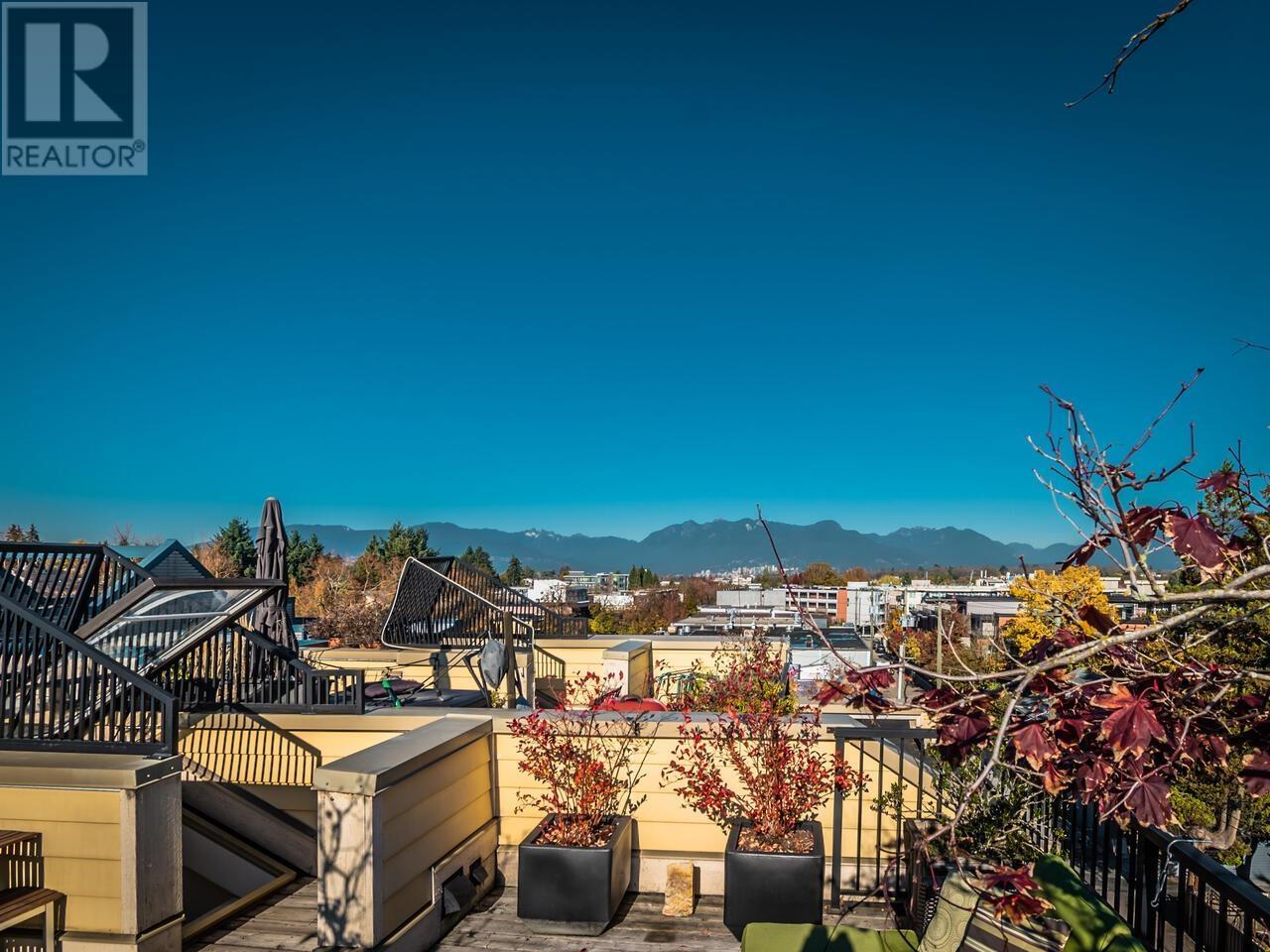 207 3736 COMMERCIAL STREET, vancouver, British Columbia
