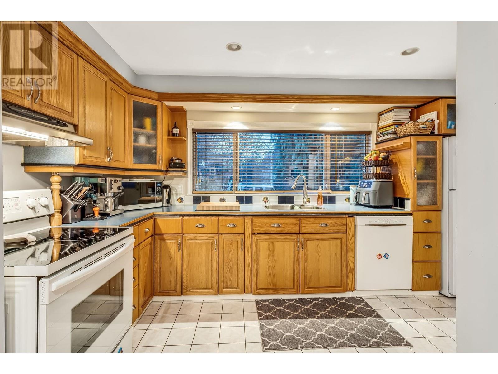 2942 Larch Way, Port Coquitlam, British Columbia  V3B 3K7 - Photo 7 - R2829490