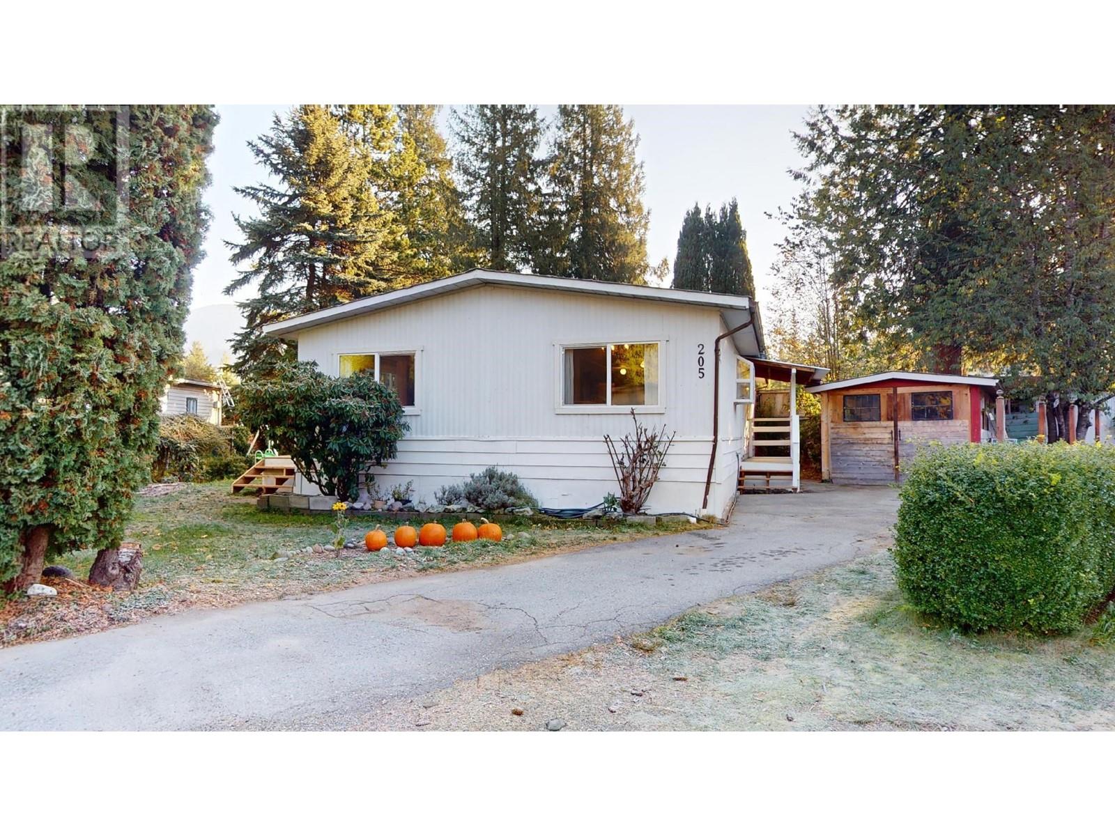 205 1830 Mamquam Road, Squamish, British Columbia  V0N 1T0 - Photo 1 - R2829685