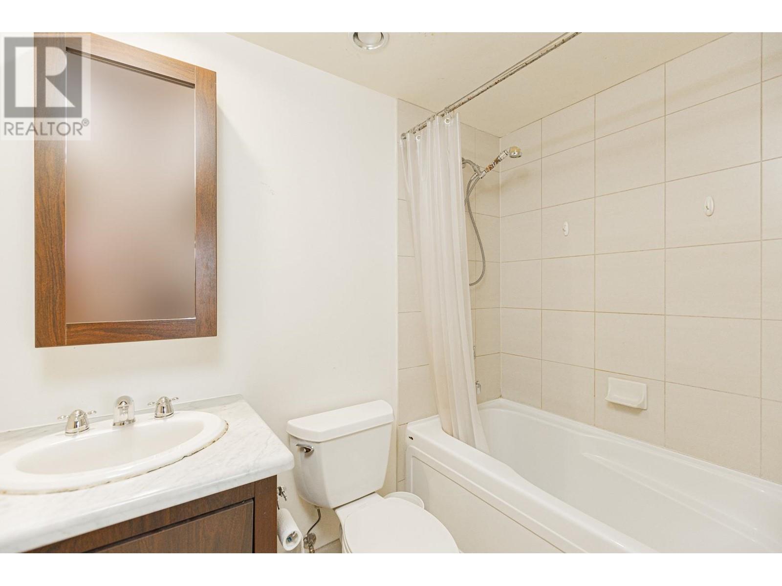 304 7388 Sandborne Avenue, Burnaby, British Columbia  V3N 5C4 - Photo 12 - R2824659
