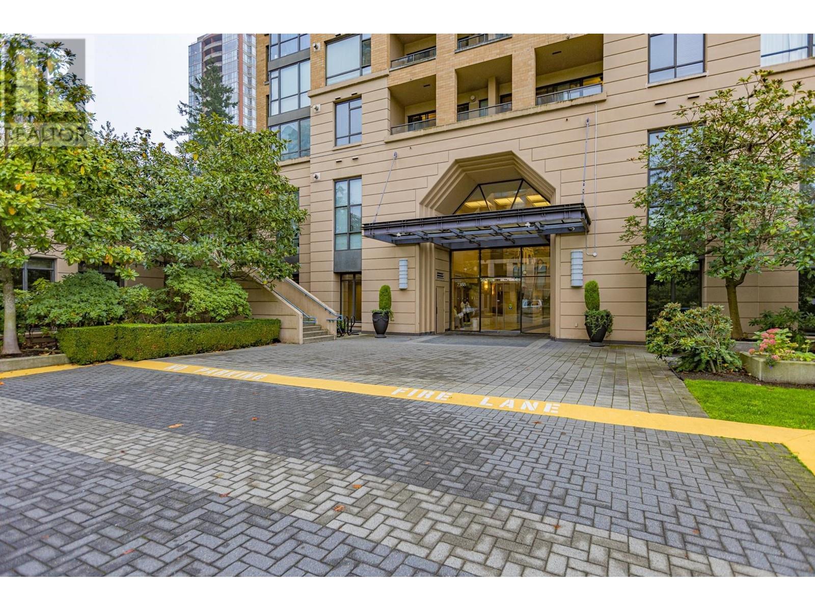 304 7388 Sandborne Avenue, Burnaby, British Columbia  V3N 5C4 - Photo 3 - R2824659