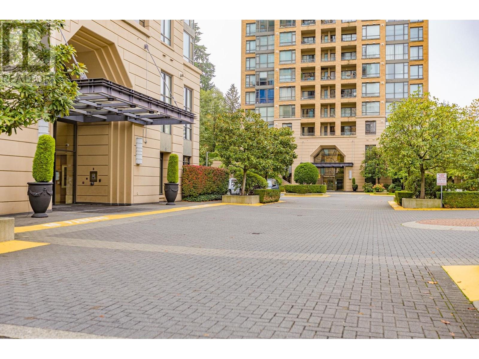 304 7388 Sandborne Avenue, Burnaby, British Columbia  V3N 5C4 - Photo 5 - R2824659