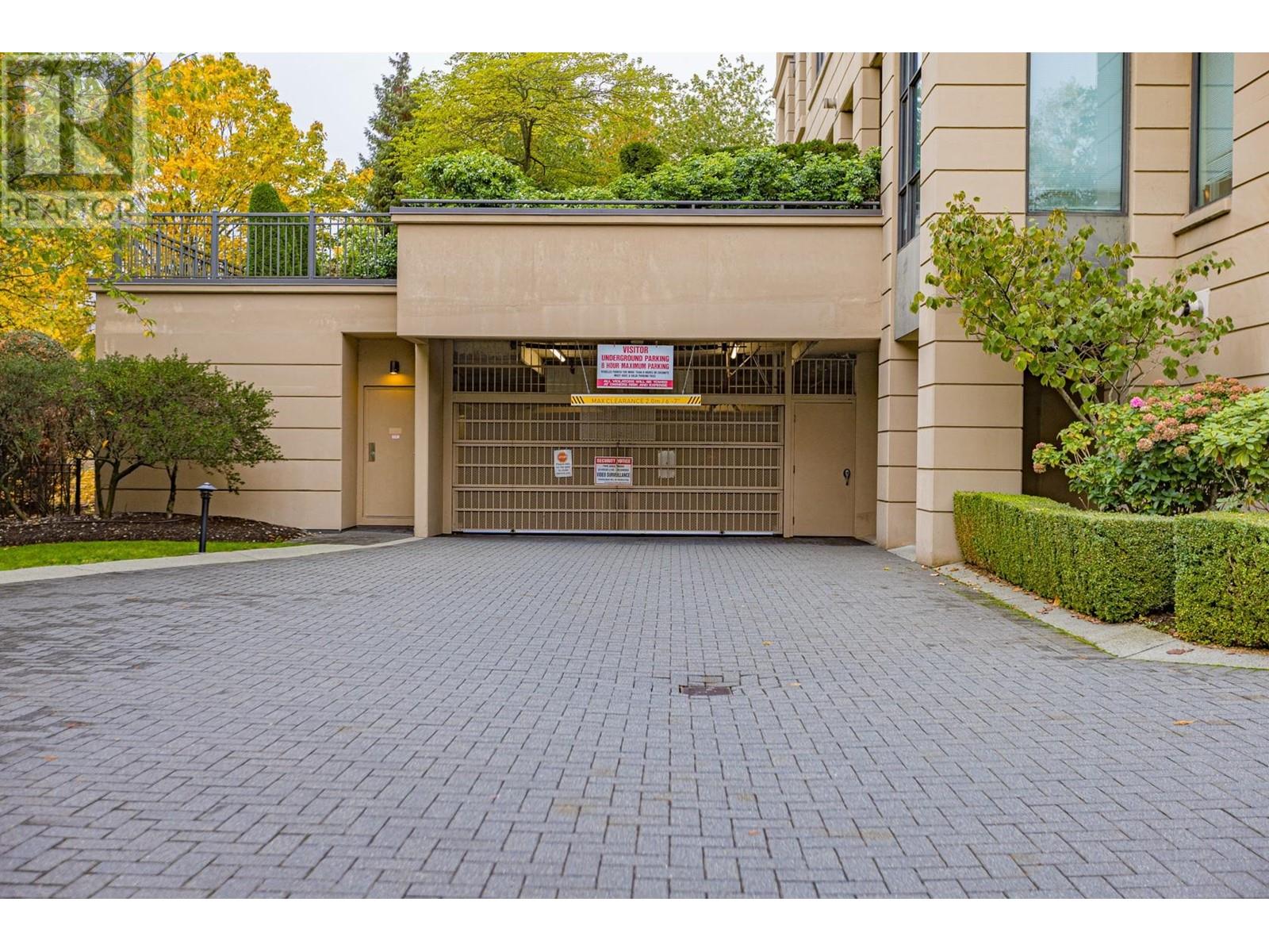 304 7388 Sandborne Avenue, Burnaby, British Columbia  V3N 5C4 - Photo 4 - R2824659