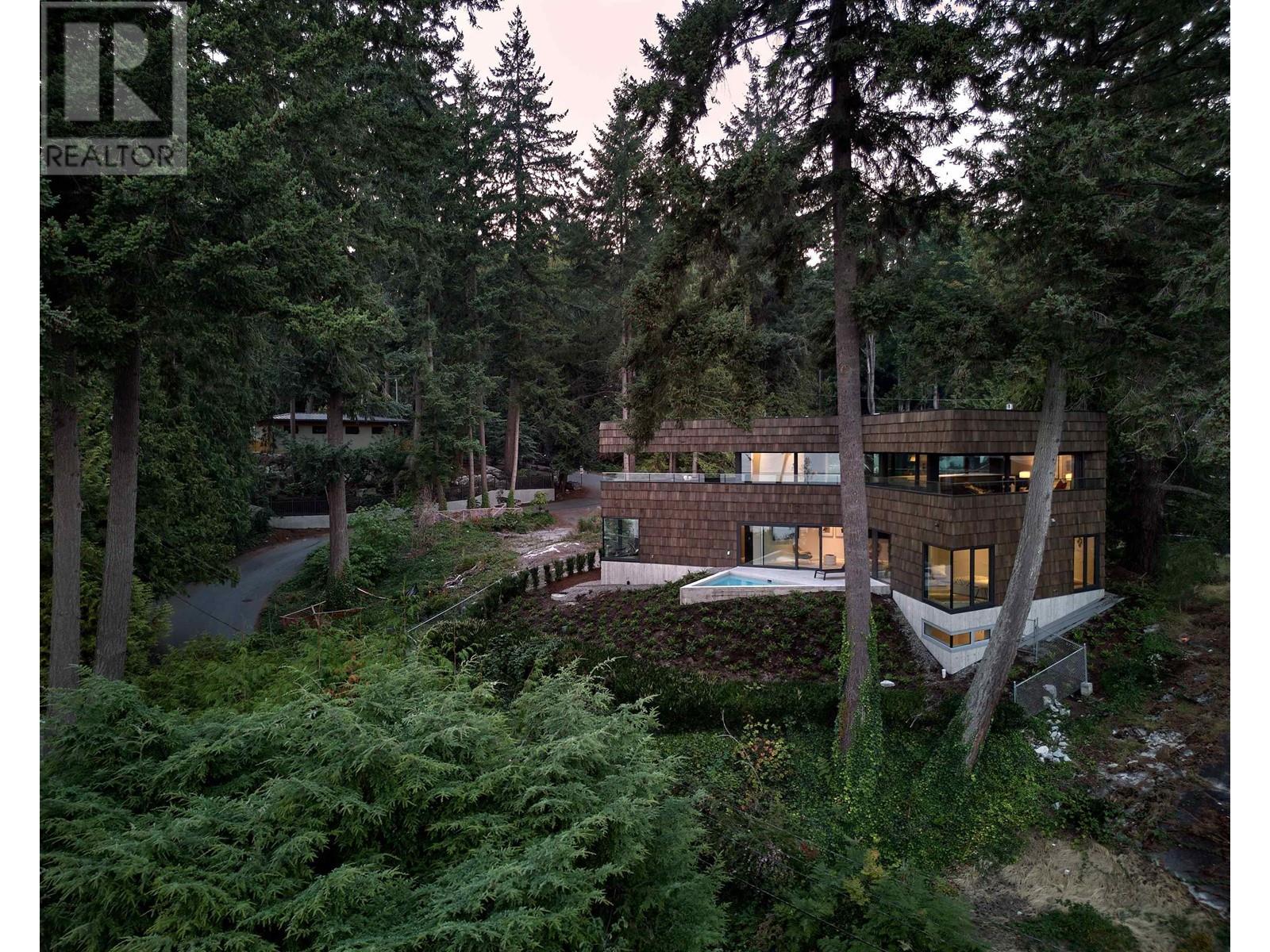 4166 Rose Crescent, West Vancouver, British Columbia  V7V 2N8 - Photo 2 - R2828889