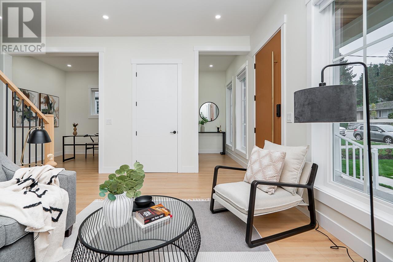 2265 Lobb Avenue, Port Coquitlam, British Columbia  V3C 1M5 - Photo 4 - R2822335