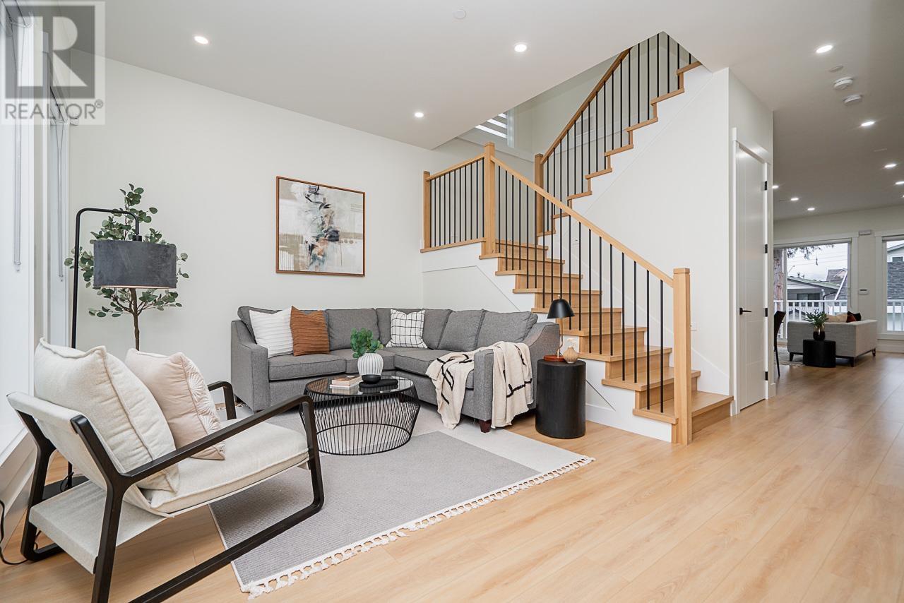 2265 Lobb Avenue, Port Coquitlam, British Columbia  V3C 1M5 - Photo 3 - R2822335