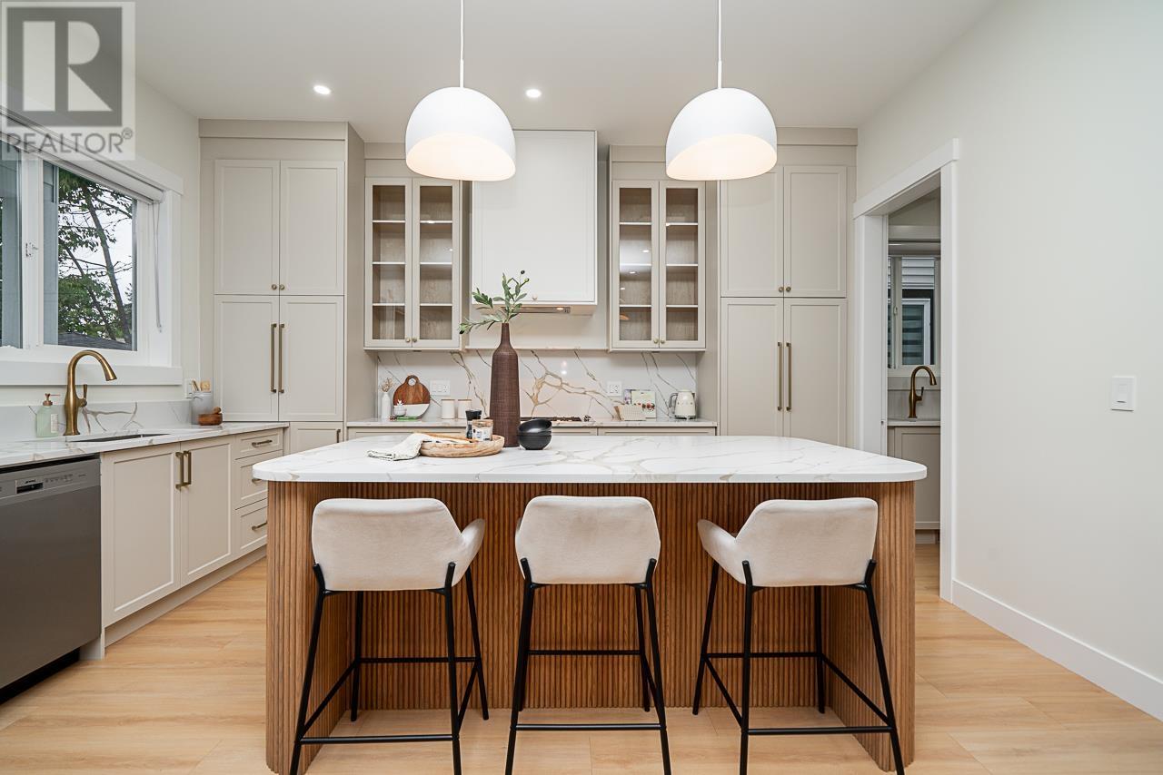 2265 Lobb Avenue, Port Coquitlam, British Columbia  V3C 1M5 - Photo 1 - R2822335