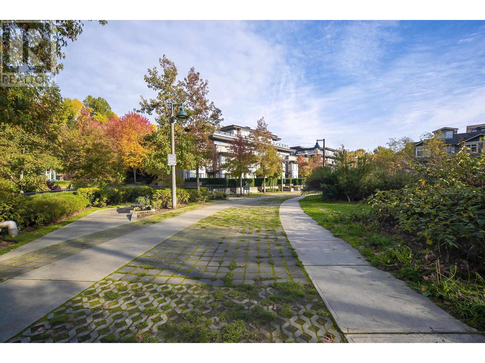 502 7428 Byrnepark Walk, Burnaby, British Columbia  V3N 0B4 - Photo 4 - R2828866