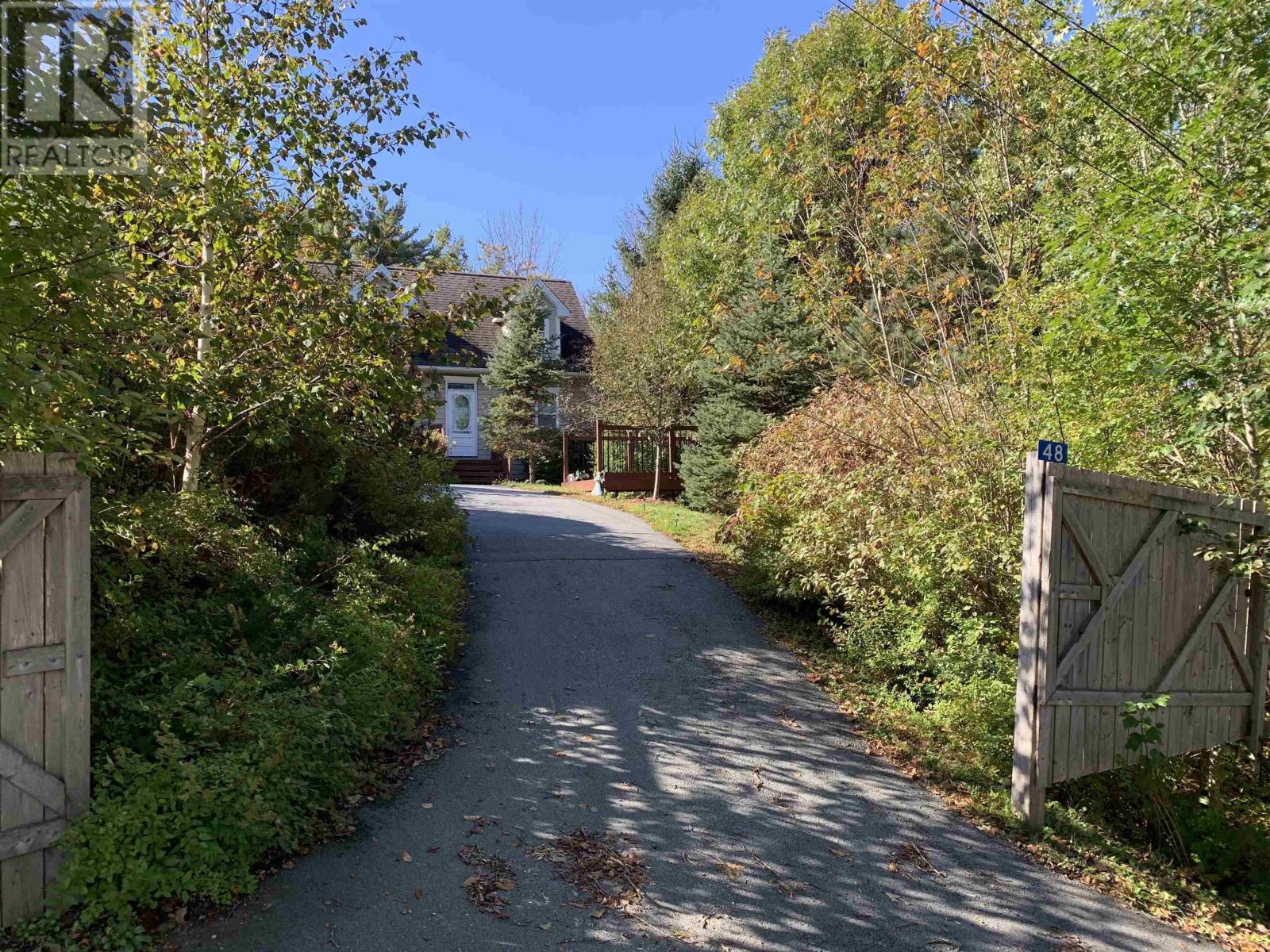 48 Pond Street, Mahone Bay, Nova Scotia B0J 2E0 (26239174) Red Door