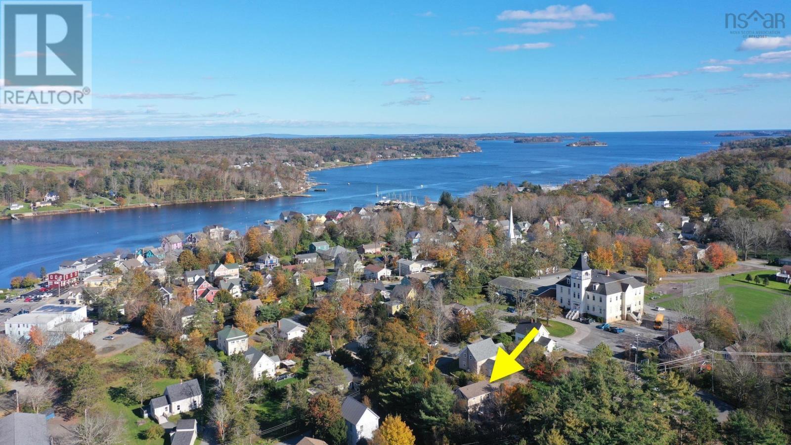 48 Pond Street, Mahone Bay, Nova Scotia B0J 2E0 (26239174) Red Door