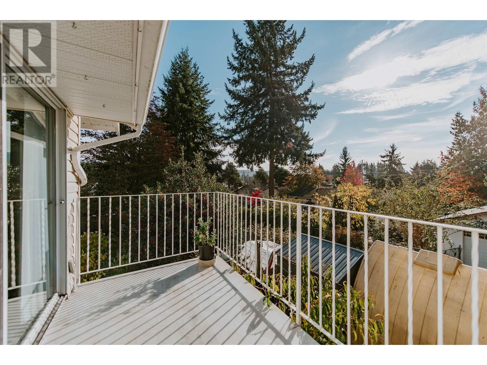 5797 Ebbtide Street, Sechelt, British Columbia  V0N 3A0 - Photo 1 - R2829718