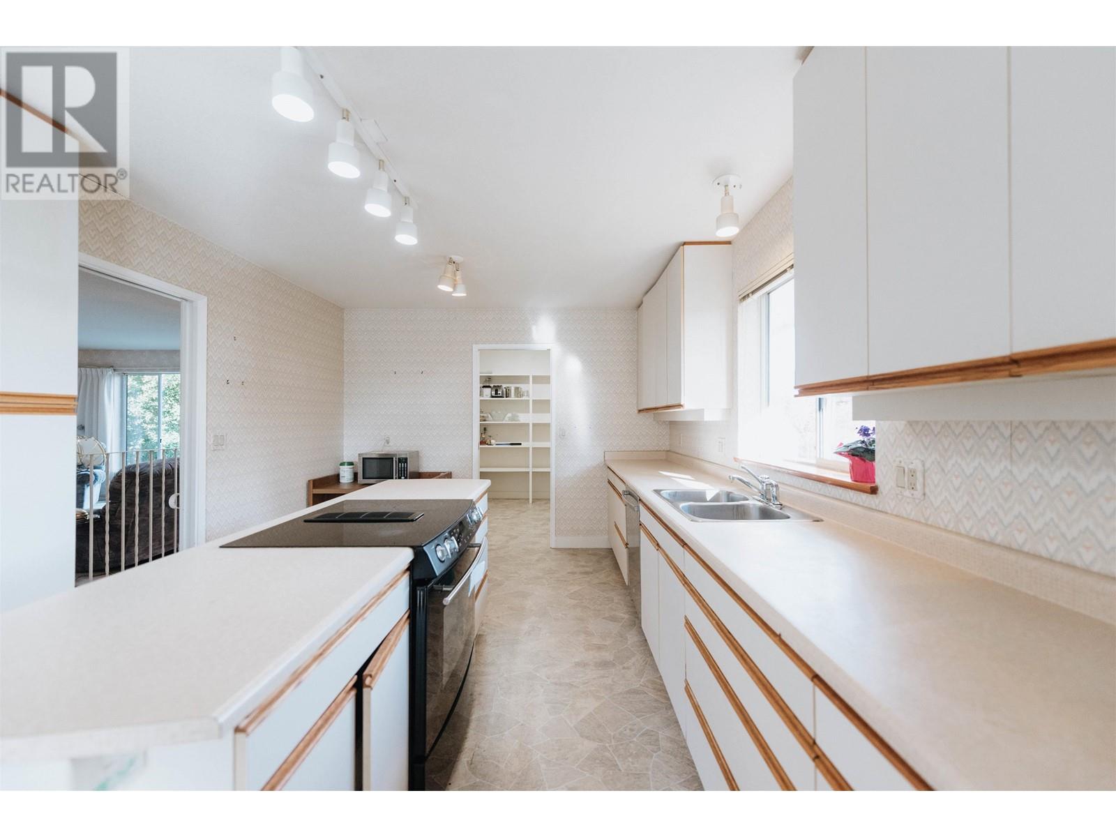 5797 Ebbtide Street, Sechelt, British Columbia  V0N 3A0 - Photo 13 - R2829718