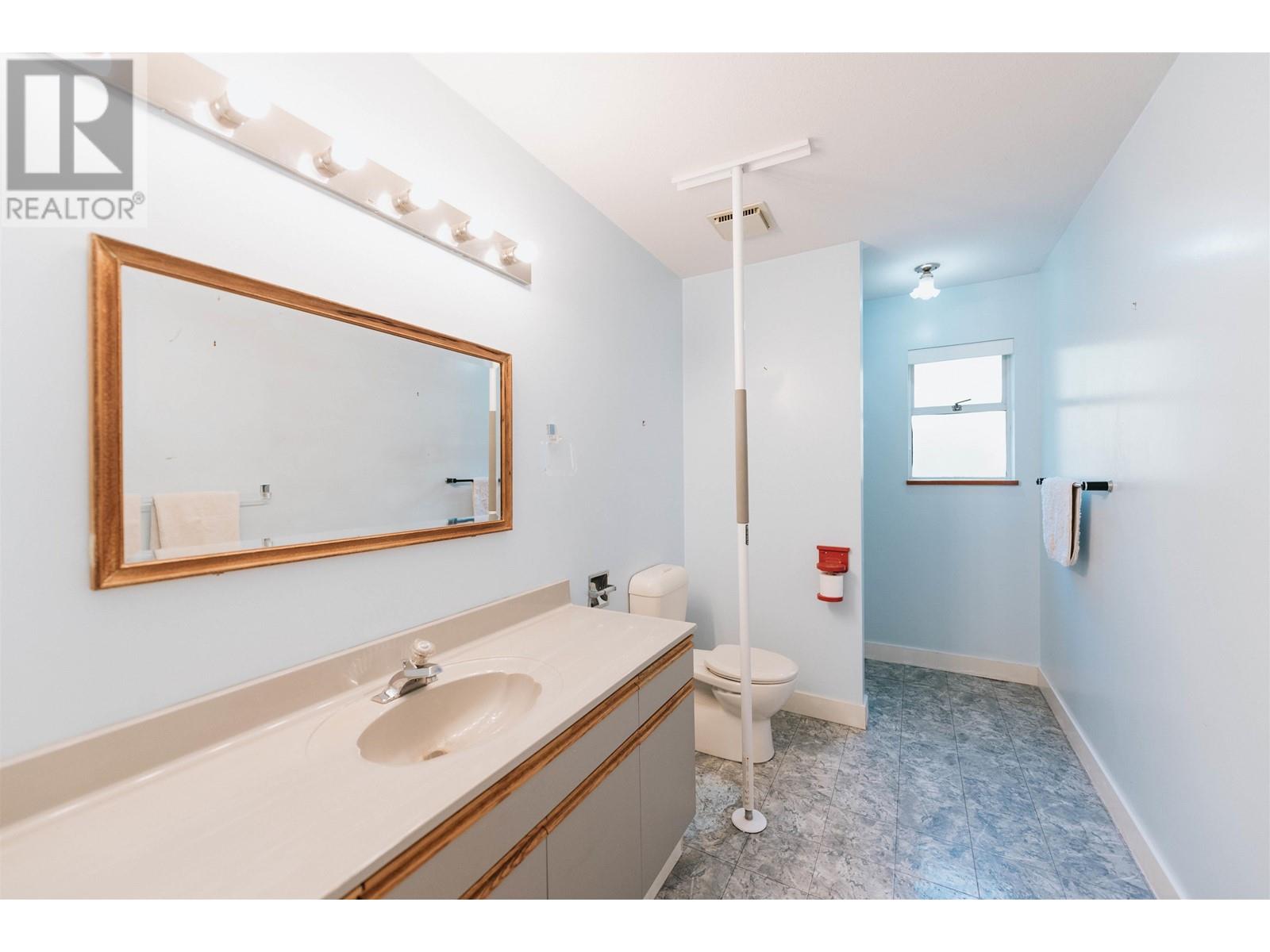 5797 Ebbtide Street, Sechelt, British Columbia  V0N 3A0 - Photo 18 - R2829718