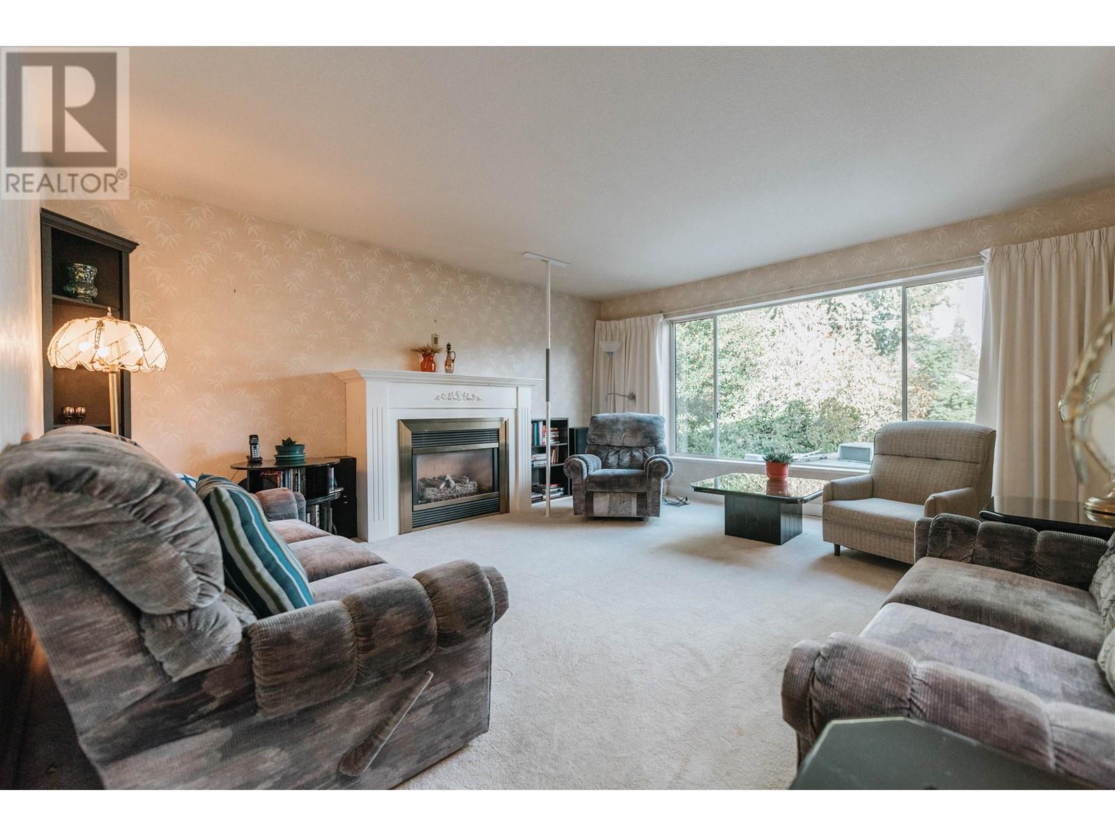5797 Ebbtide Street, Sechelt, British Columbia  V0N 3A0 - Photo 2 - R2829718
