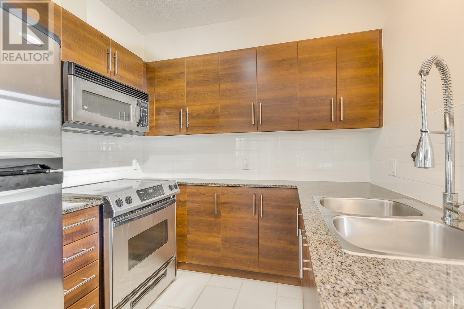 1002 813 Agnes Street, New Westminster, British Columbia  V3M 0A9 - Photo 3 - R2829549