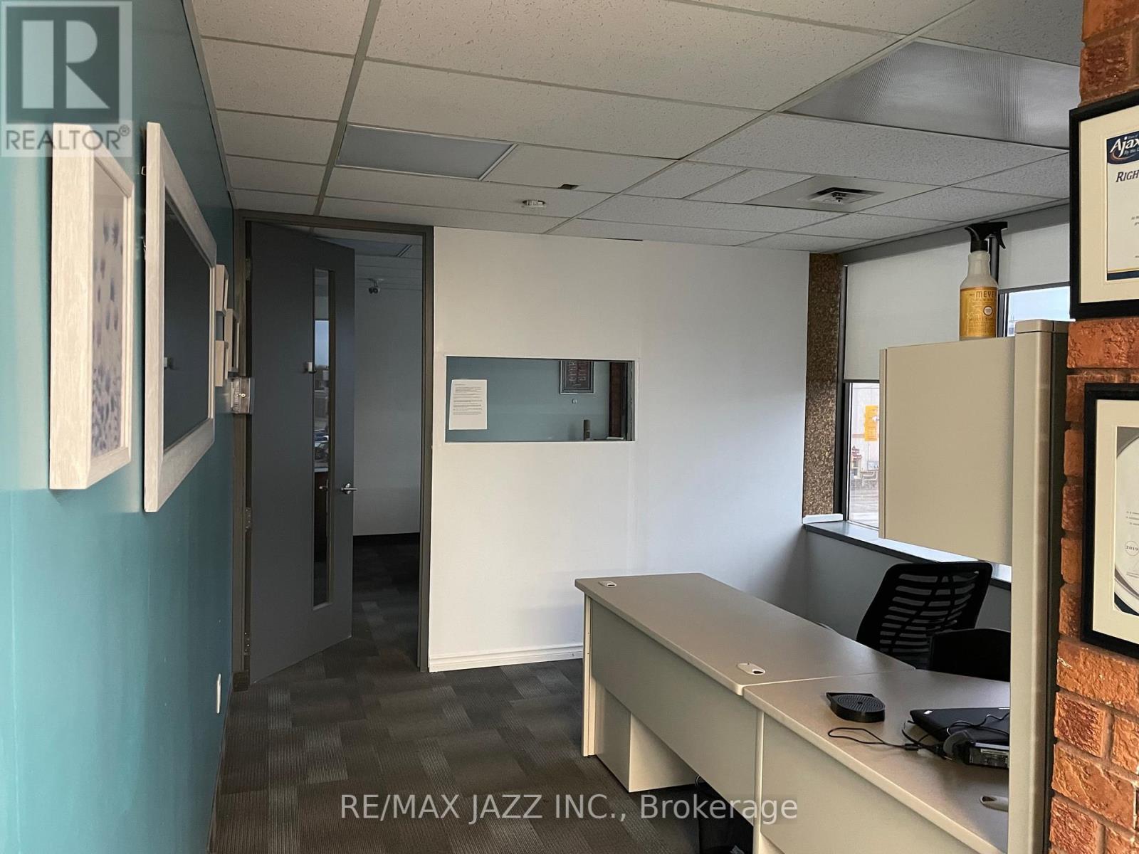 Property at 205 - 111 SIMCOE STREET N image 2