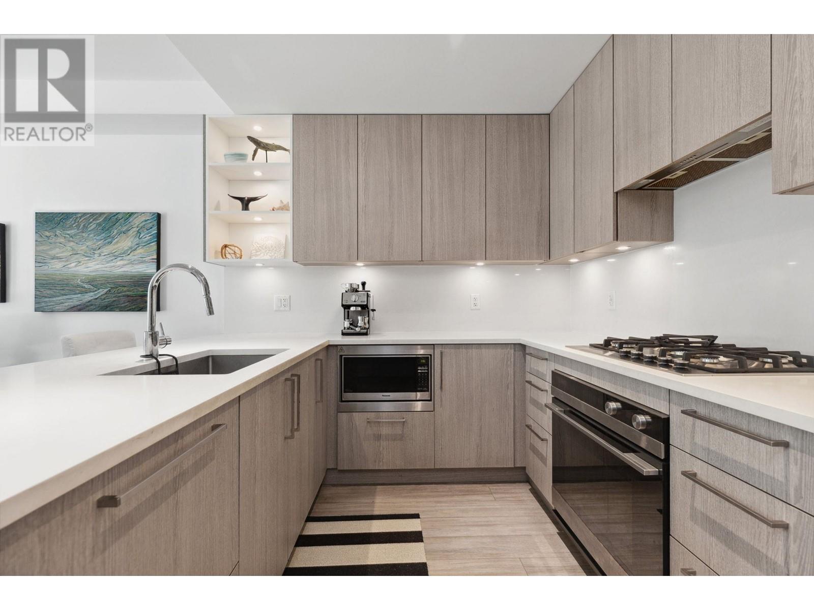 114 747 E 3rd Street, North Vancouver, British Columbia  V7L 1G8 - Photo 3 - R2829786