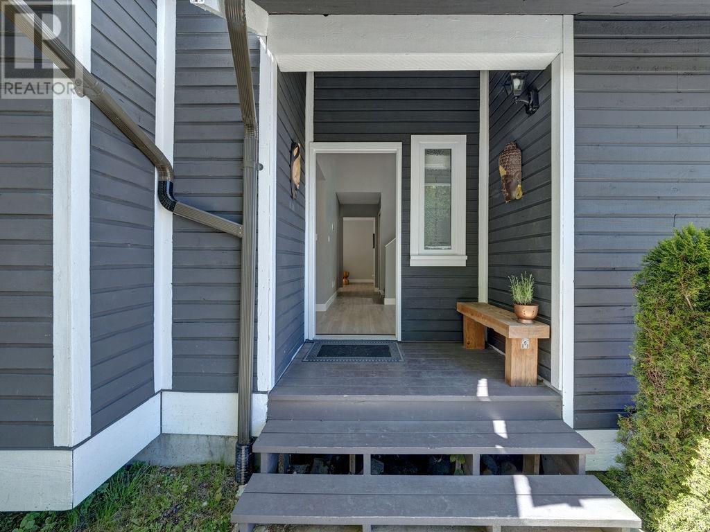 7843 Eagle Drive, Halfmoon Bay, British Columbia  V7Z 1A3 - Photo 2 - R2829742