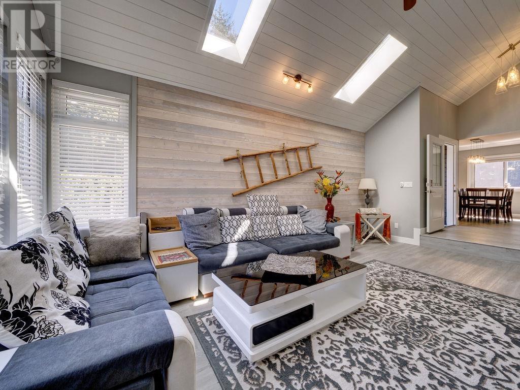 7843 Eagle Drive, Halfmoon Bay, British Columbia  V7Z 1A3 - Photo 4 - R2829742