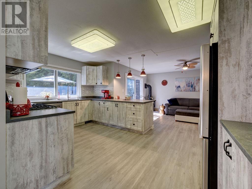 7843 Eagle Drive, Halfmoon Bay, British Columbia  V7Z 1A3 - Photo 6 - R2829742