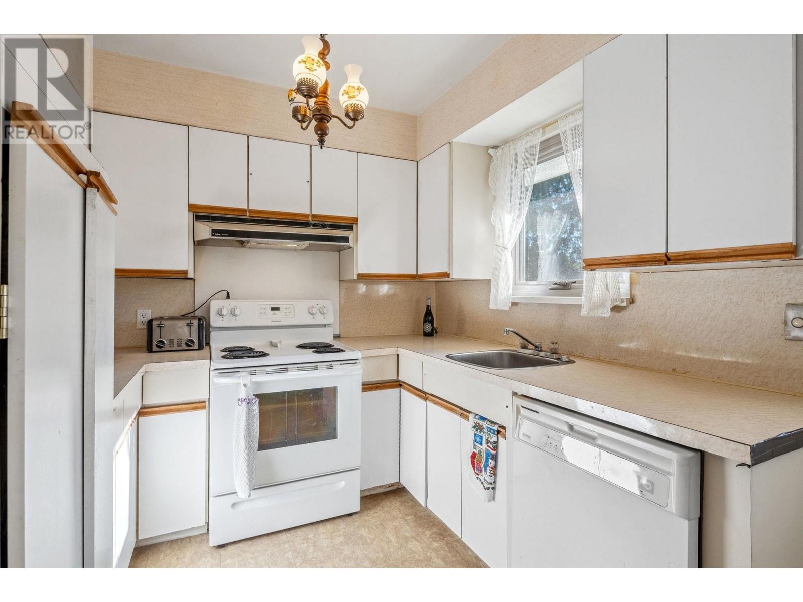 1840 Grover Avenue, Coquitlam, British Columbia  V3J 3G6 - Photo 12 - R2829424
