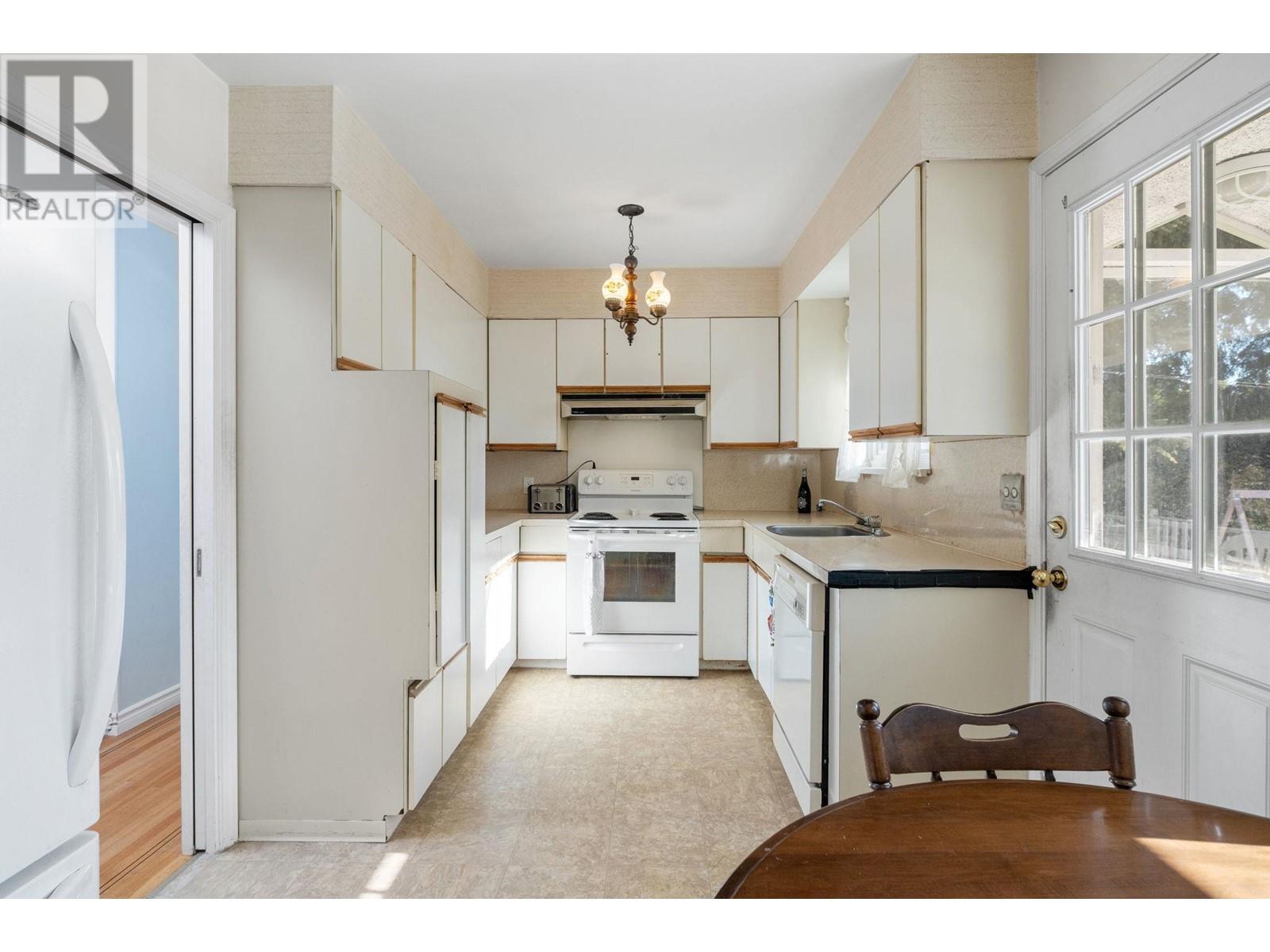 1840 Grover Avenue, Coquitlam, British Columbia  V3J 3G6 - Photo 15 - R2829424