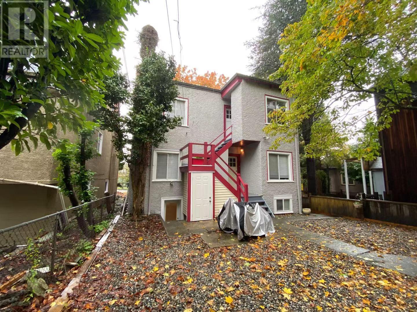 Listing Picture 2 of 25 : 3716 3718 W 16TH AVENUE, Vancouver / 溫哥華 - 魯藝地產 Yvonne Lu Group - MLS Medallion Club Member