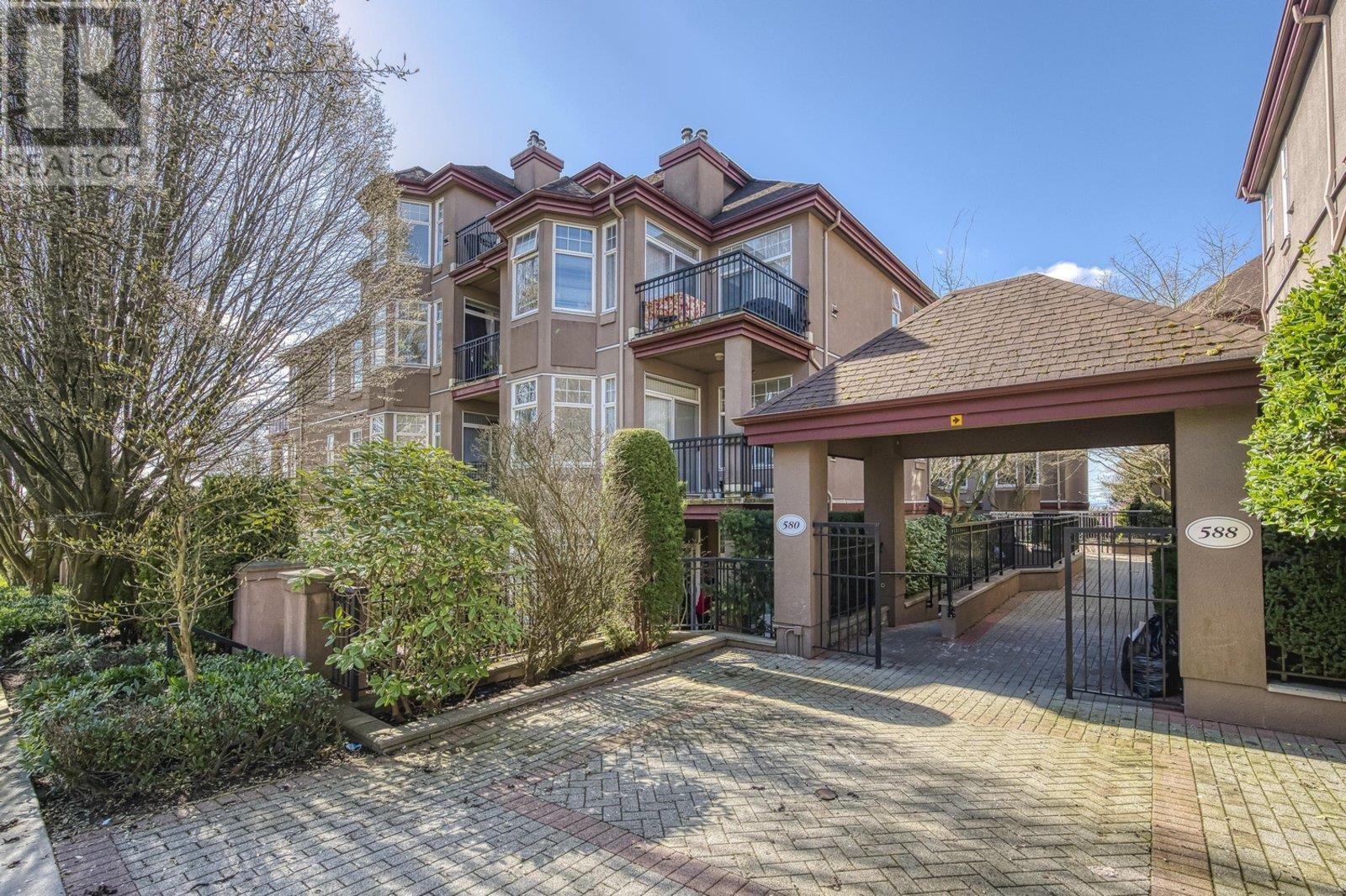 102 580 Twelfth Street, New Westminster, British Columbia  V3M 4H9 - Photo 2 - R2826962