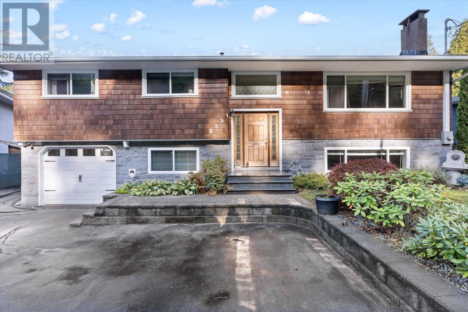 2331 Como Lake Avenue, Coquitlam, British Columbia  V3J 3R7 - Photo 2 - R2829564