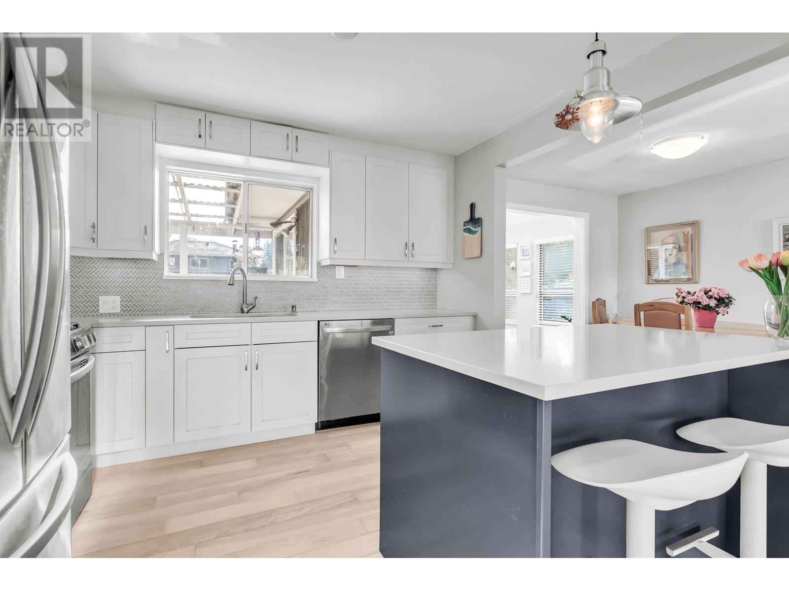 21686 123 Avenue, Maple Ridge, British Columbia  V2X 4C3 - Photo 3 - R2829790