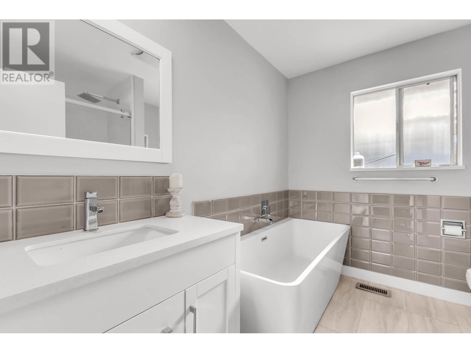 21686 123 Avenue, Maple Ridge, British Columbia  V2X 4C3 - Photo 17 - R2829790