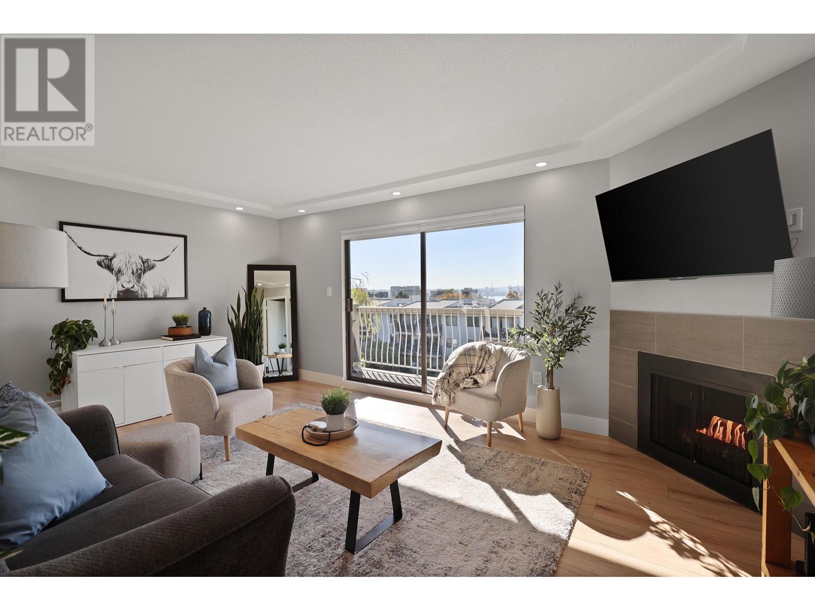 301 264 W 2nd Street, North Vancouver, British Columbia  V7M 1C8 - Photo 2 - R2829819