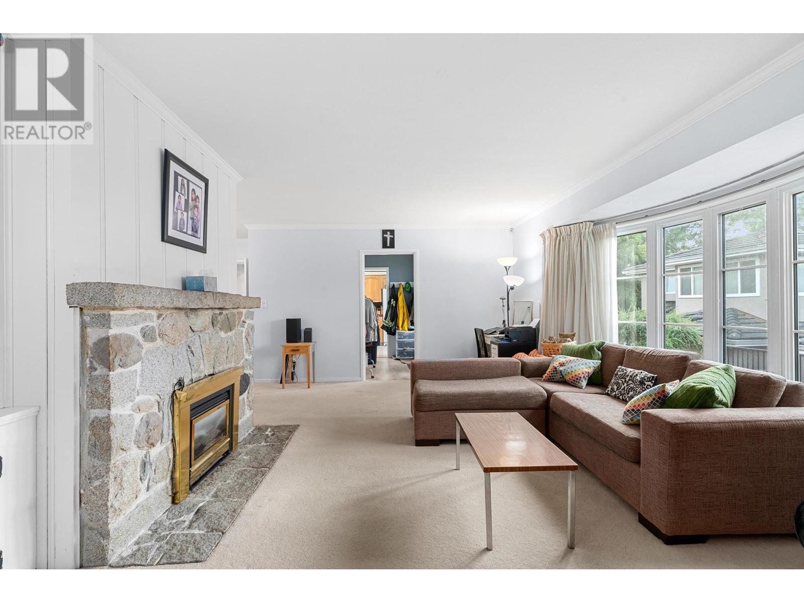 6220 Canada Way, Burnaby, British Columbia  V5E 3P2 - Photo 3 - R2829798