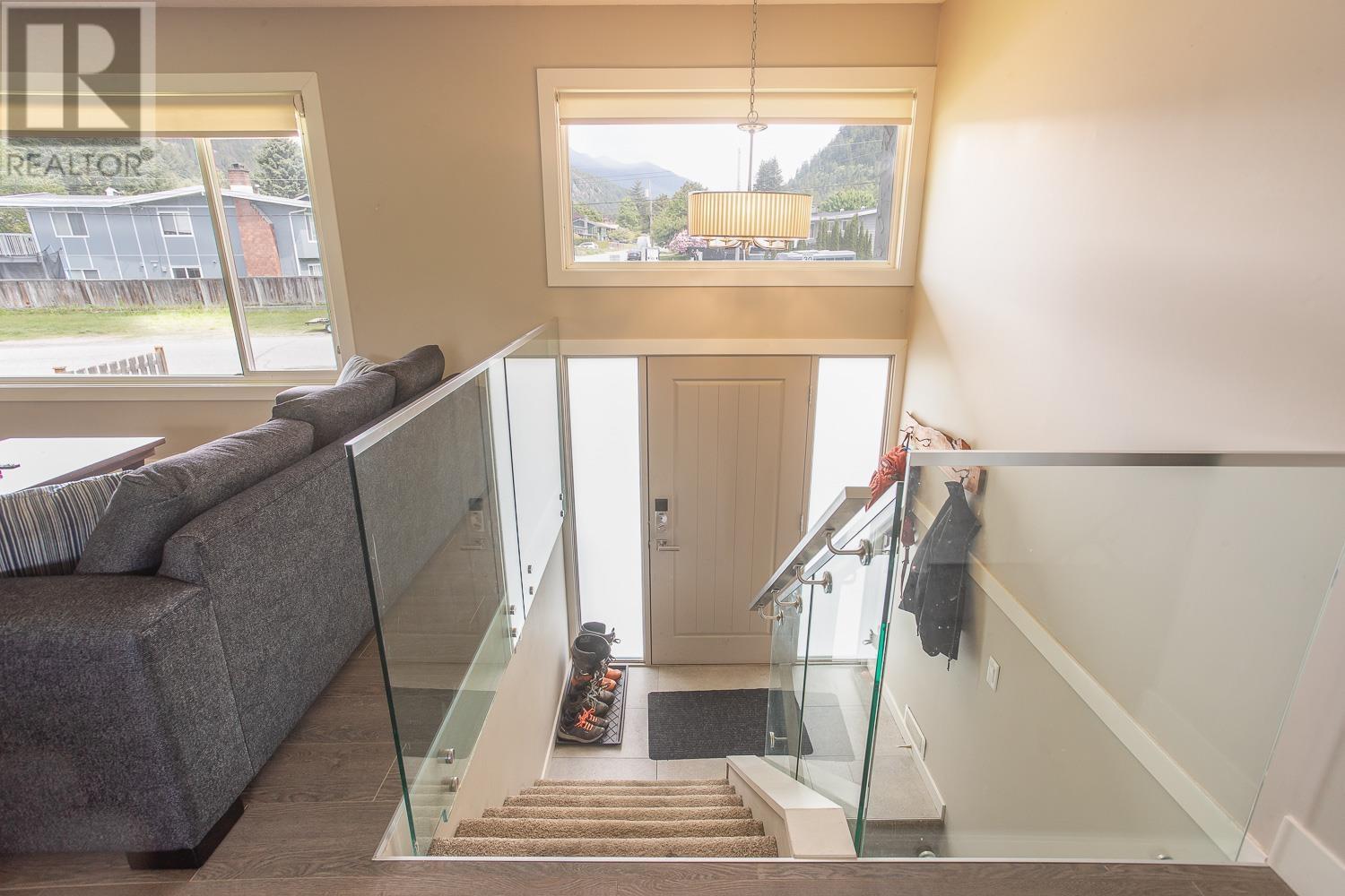 1820 Cedar Drive, Squamish, British Columbia  V8B 0X6 - Photo 12 - R2829818