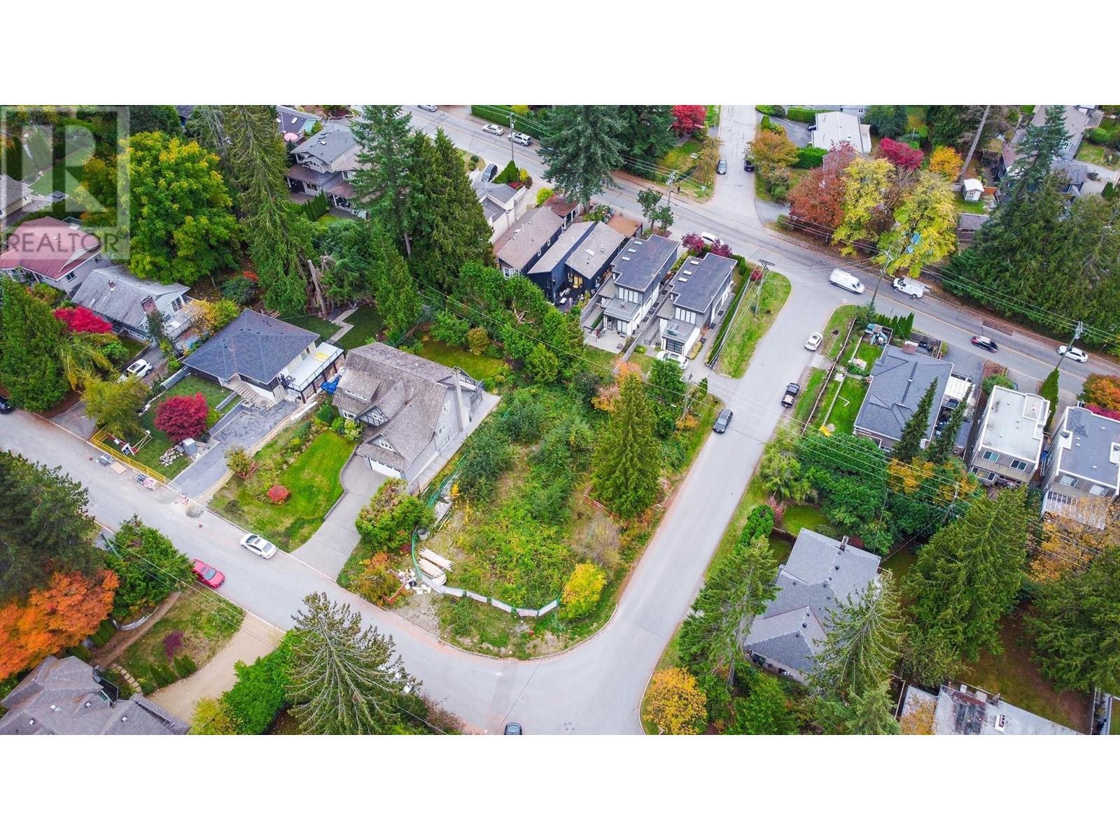 895 Canyon Boulevard, North Vancouver, British Columbia  V7R 2J7 - Photo 5 - R2829833