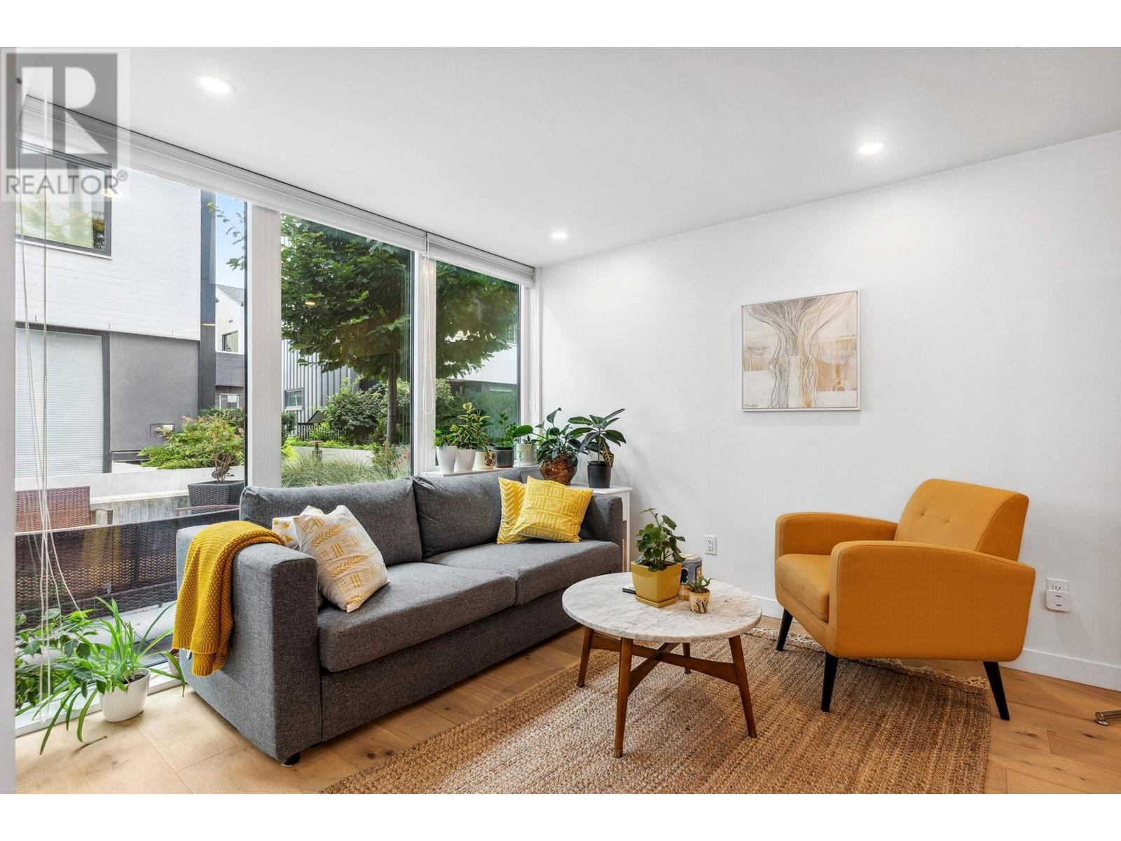 104 649 E 3rd Street, North Vancouver, British Columbia  V7L 1G6 - Photo 3 - R2812048