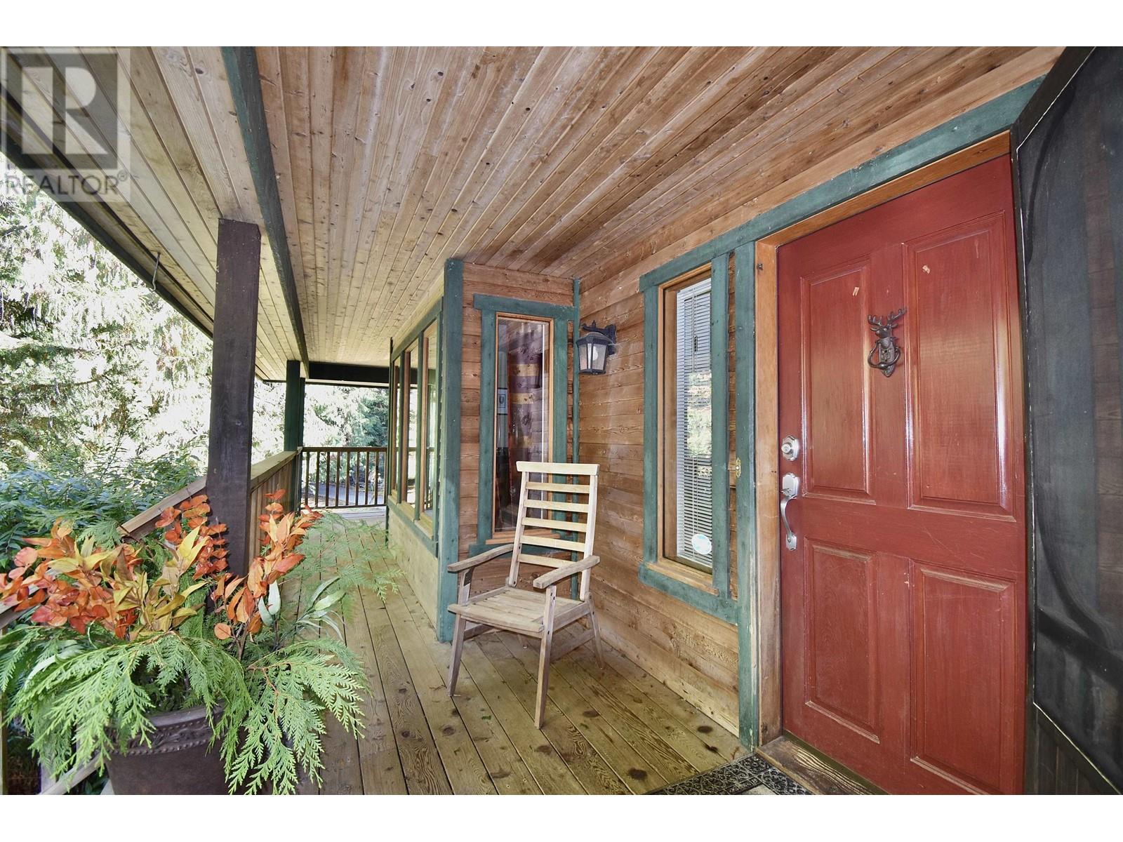 521 Bridgeman Road, Gibsons, British Columbia  V0N 1V1 - Photo 3 - R2829073