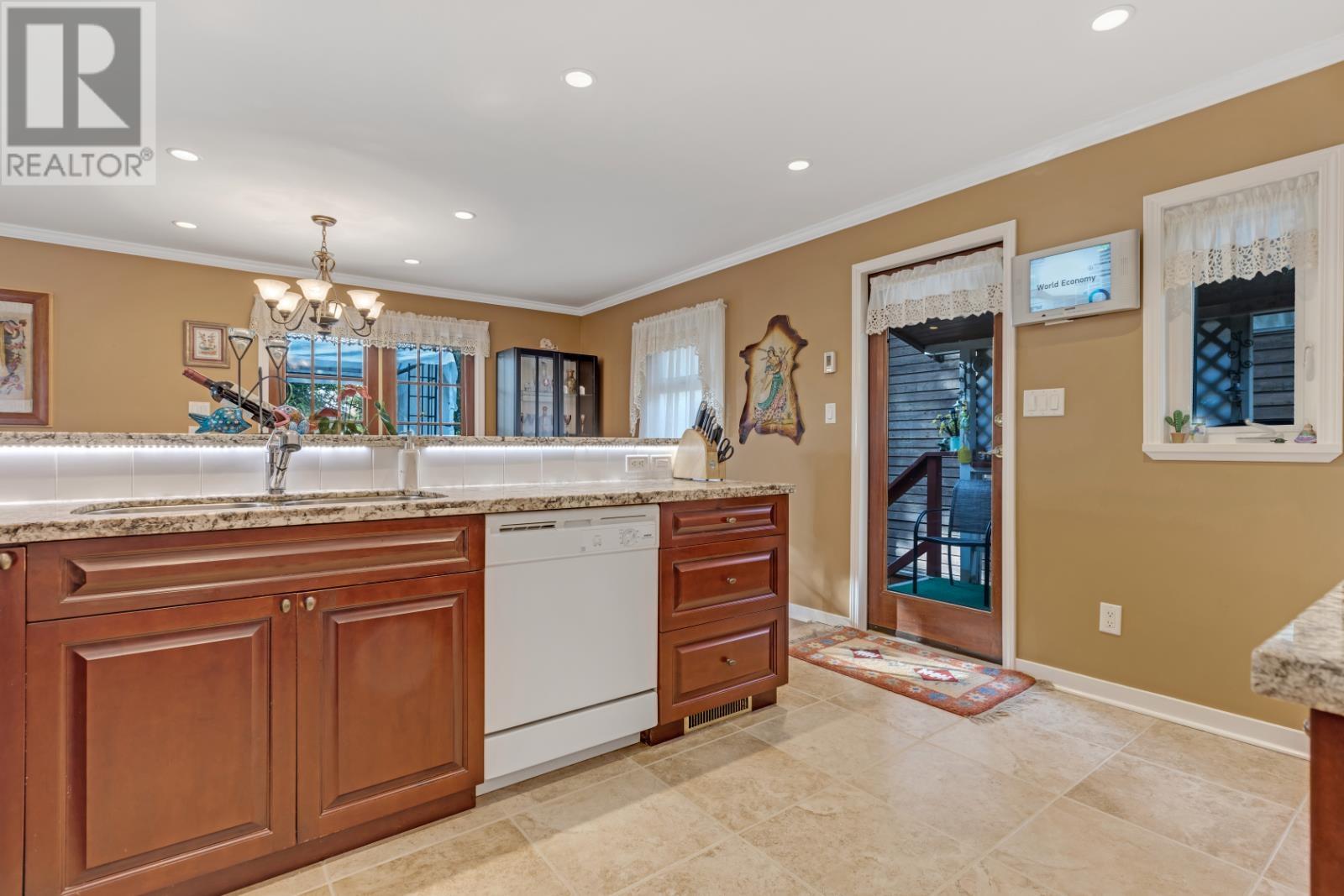 3994 Mt Seymour Parkway, North Vancouver, British Columbia  V7G 1C4 - Photo 16 - R2829605