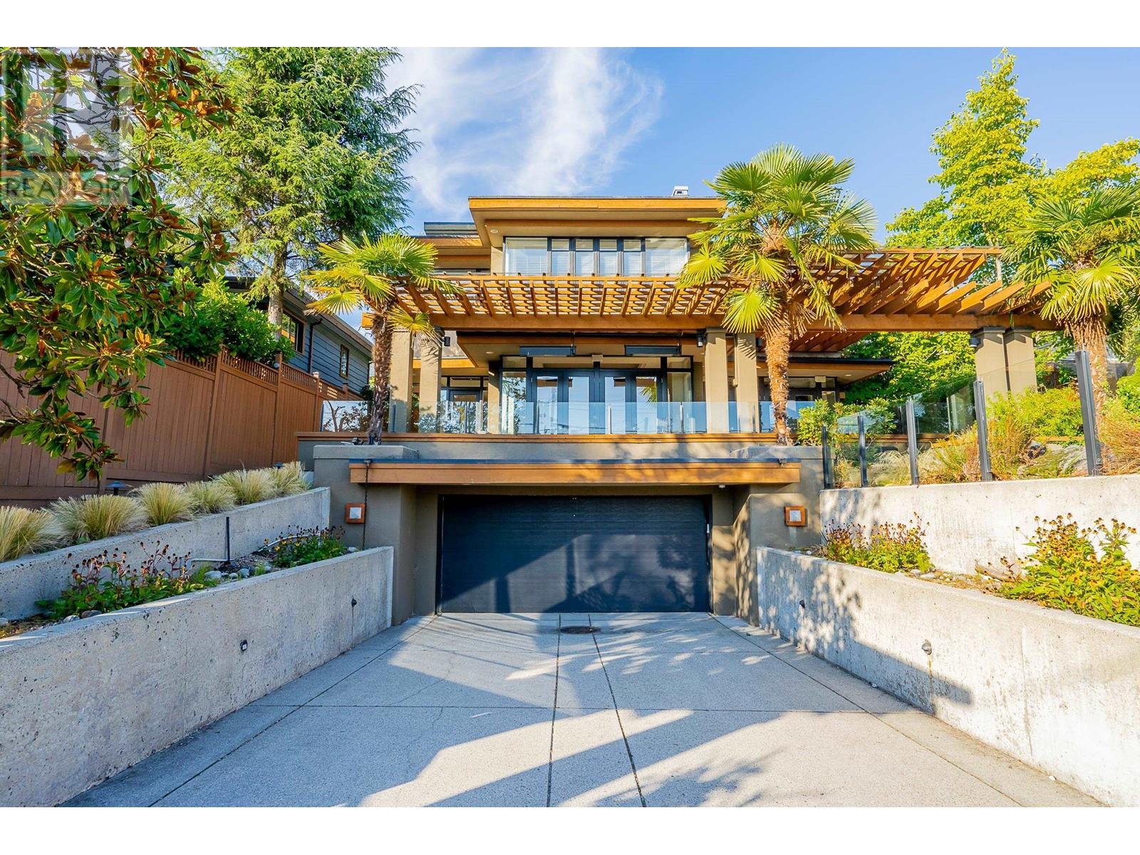 2525 Bellevue Avenue, West Vancouver, British Columbia  V7V 1E3 - Photo 3 - R2824253