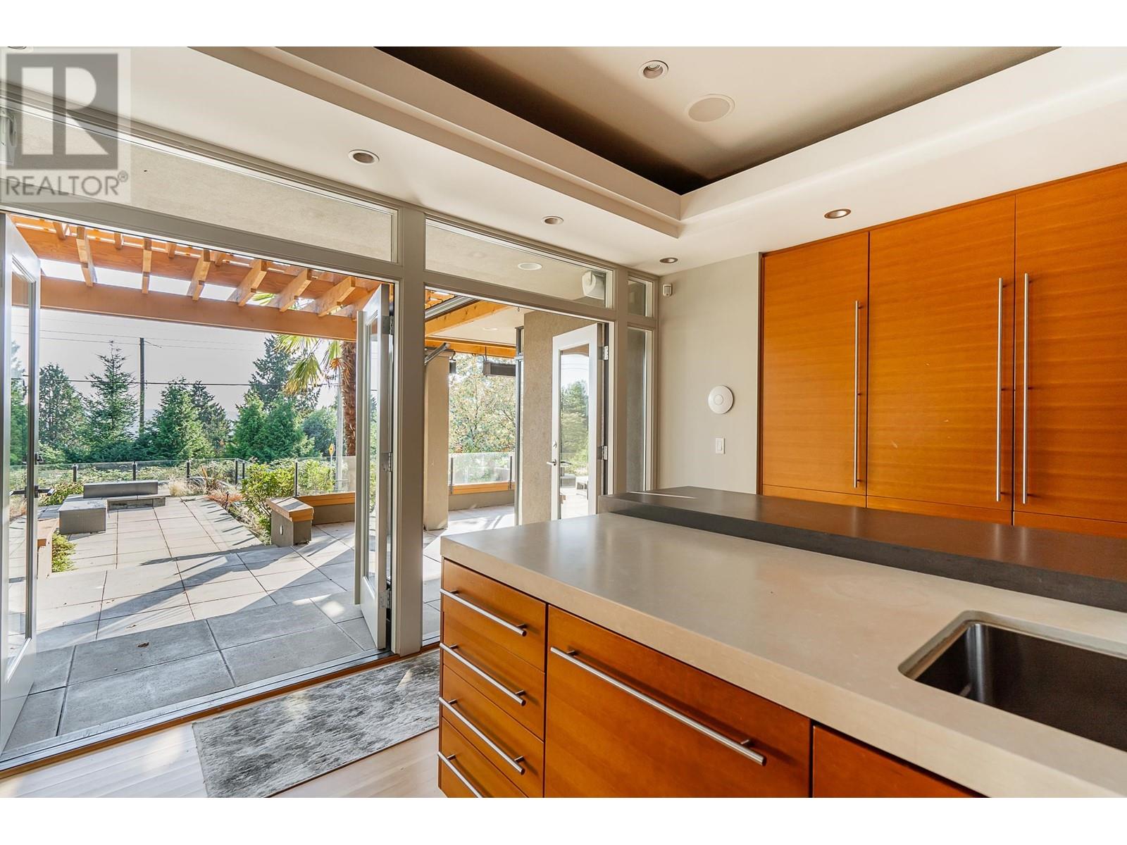 2525 Bellevue Avenue, West Vancouver, British Columbia  V7V 1E3 - Photo 7 - R2824253